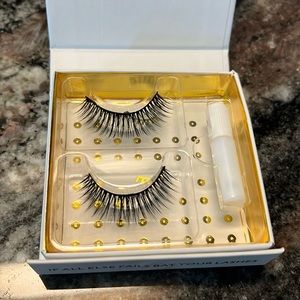 Battington Lashes in Monroe